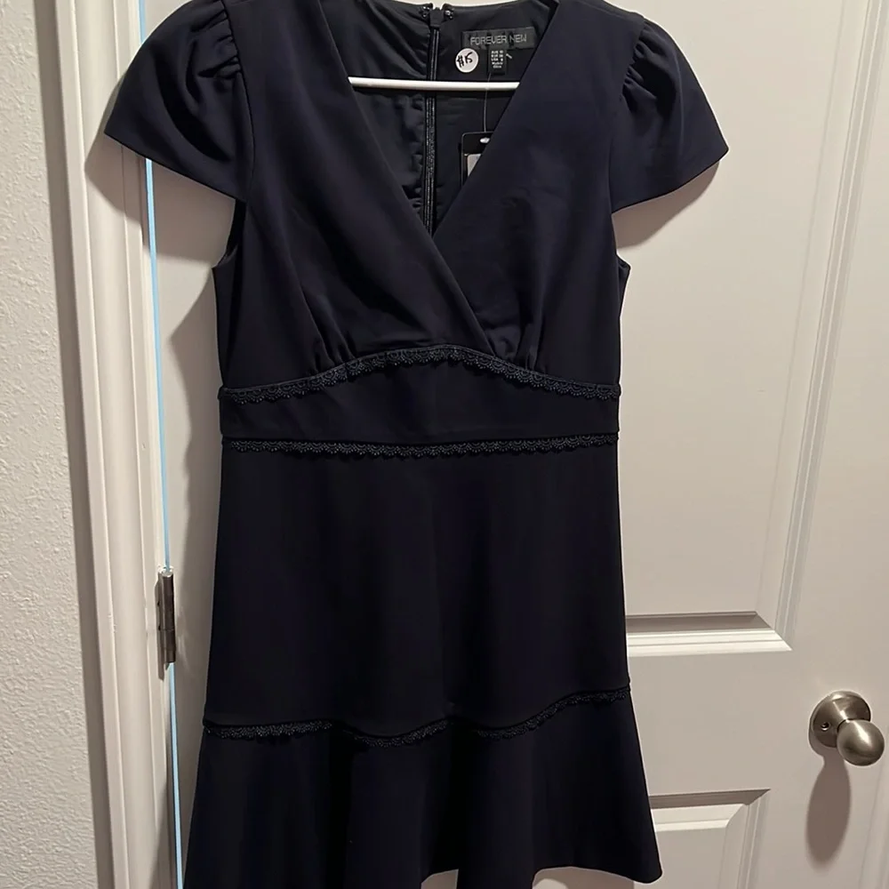 Dresses - Picture 6 of 12
